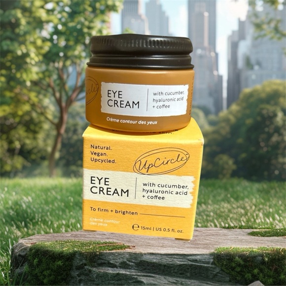 VEGAN UPCIRCLE Eye Cream with Cucumber, Hyaluronic Acid + Coffee. 0.5 fl oz - Picture 1 of 3